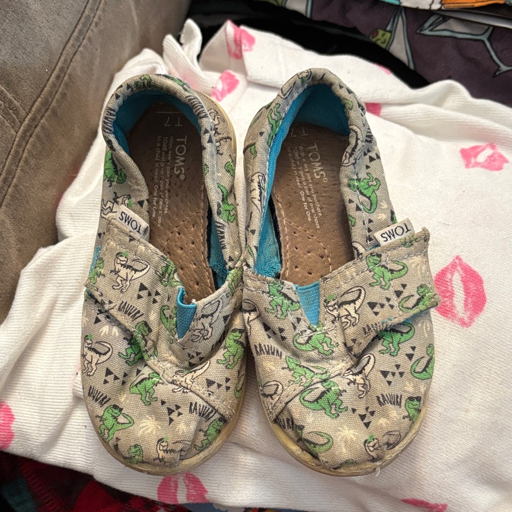 🔥 $3 Add-on. TOMS Kids Shoes with Dinosaur Print